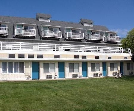 The Windswept Inn Чарлстаун Экстерьер фото