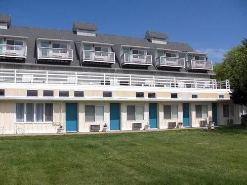 The Windswept Inn Чарлстаун Экстерьер фото